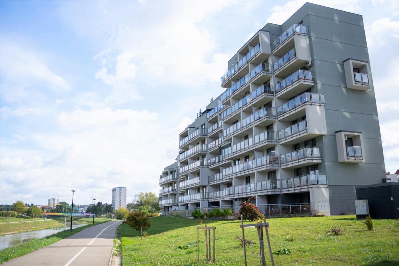 Capital Towers - Apartament Green Z Widokiem Na Rzeke Daire Rzeszow Dış mekan fotoğraf